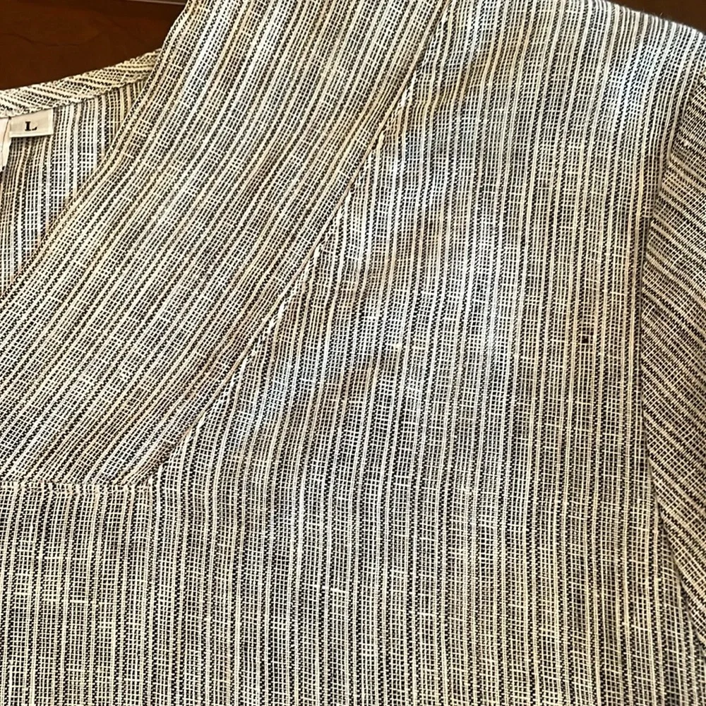 Striped Gray V-Neck Linen blend tunic top - Picture 5 of 5